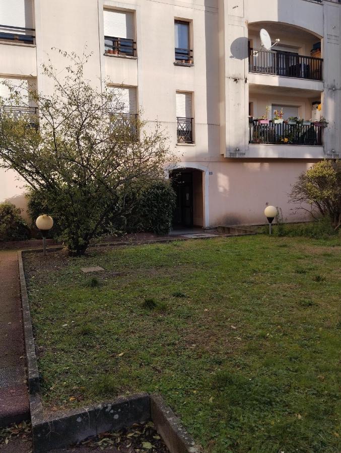 Le Beau Refuge Parisien De Cergy - Parisian Modern Flat At Cergy Bed & Breakfast Eksteriør bilde